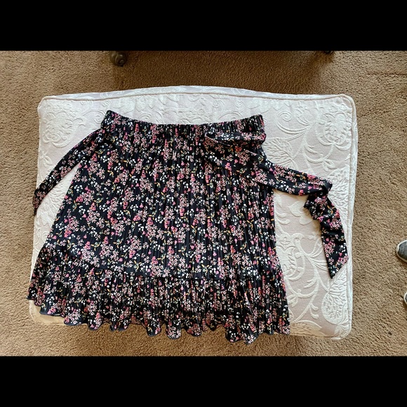 NWOT Loft pleated skirt - Picture 2 of 11